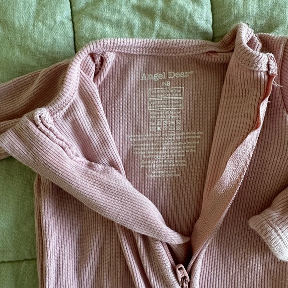 Angel dear newborn zipper pajamas in dusty rose like new condition - Picture 3 of 4